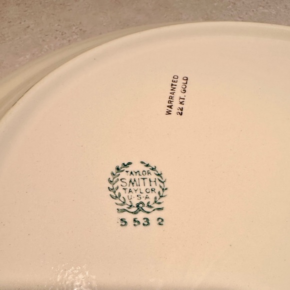 Taylor Smith Lily plates set of 8 - Picture 2 of 5